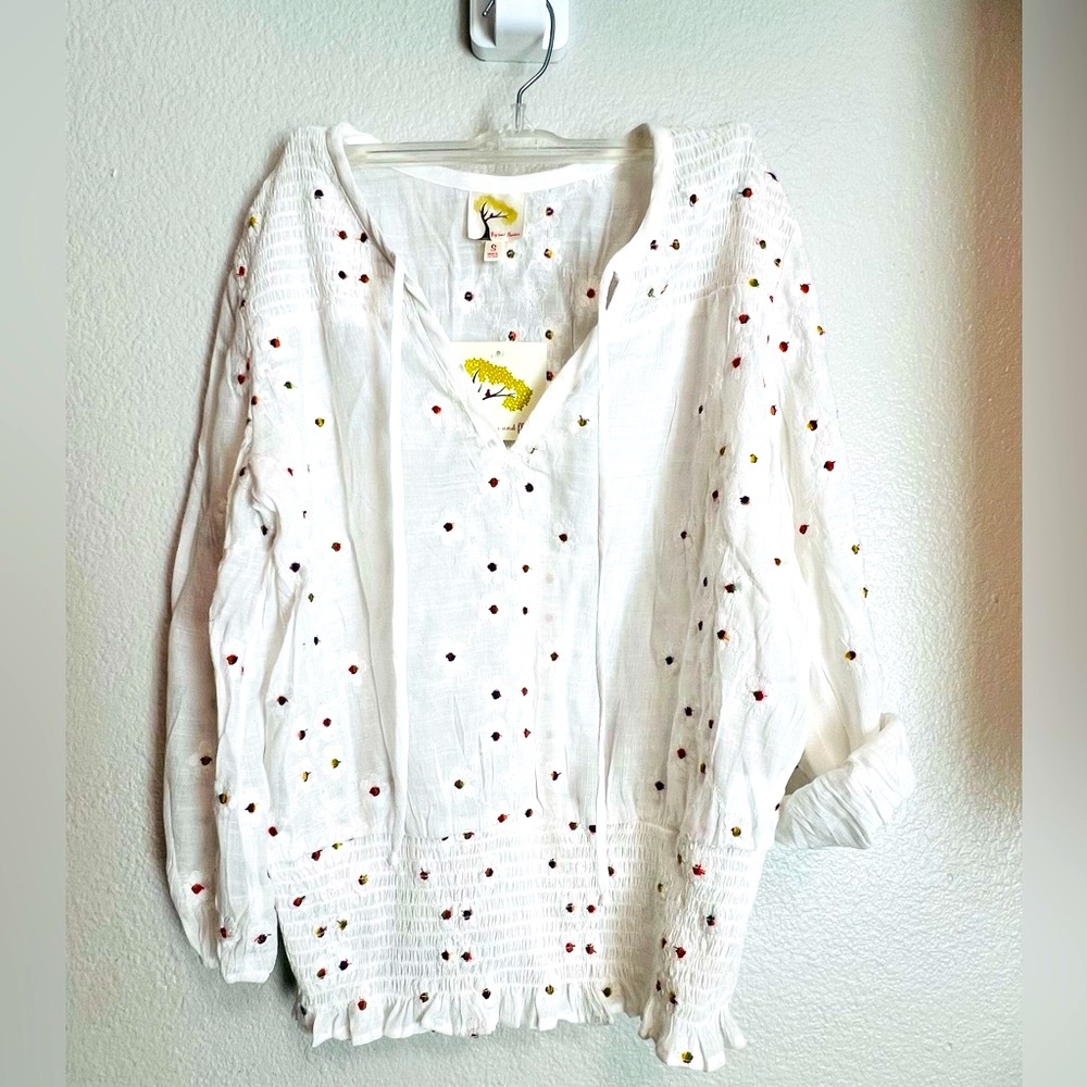 Fig and Flowers by Anthropology.  White embroidered shirt.  Size Small.  NWT